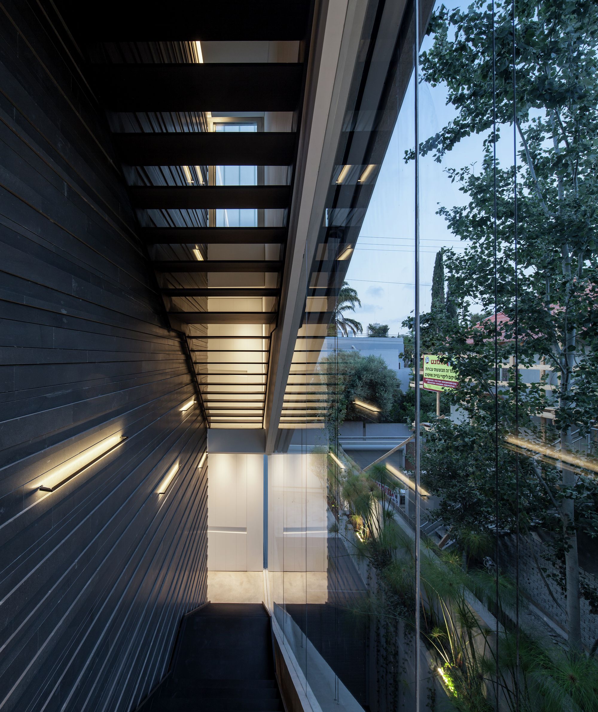 割裂与连接 | 混凝土与玻璃的共生之作-109