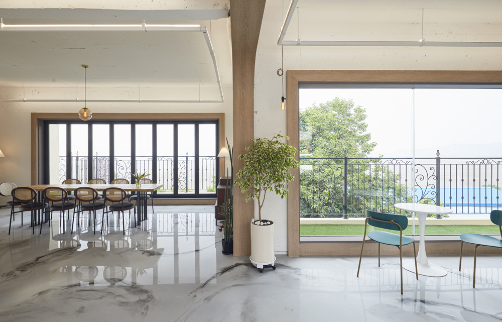 洛特里克咖啡馆 | 明亮的木质设计，展现极简魅力-9