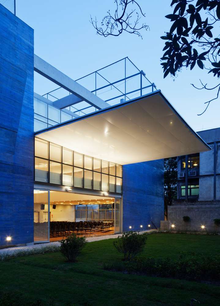 巴西 Shalom 社区中心·混凝土巨石构建的和谐空间-25