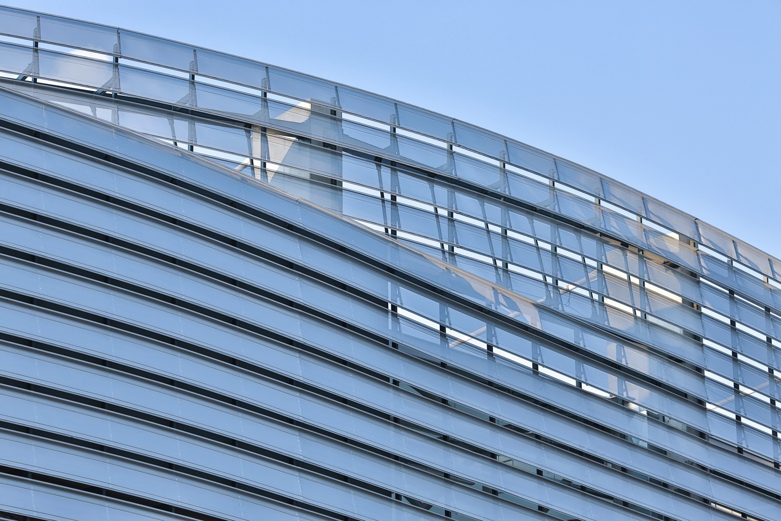 波兰卢布林体育馆,现代功能与视觉冲击的融合-8