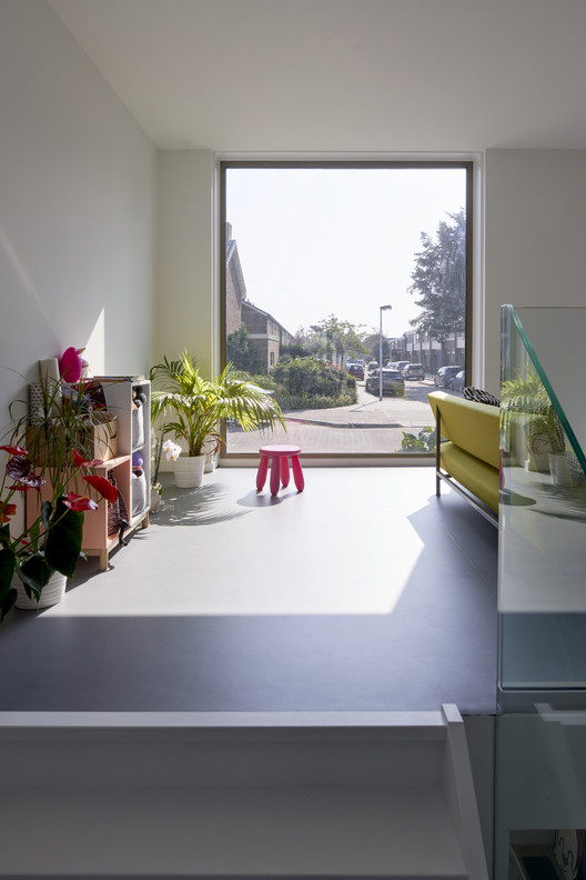 惊艳的荷兰混凝土错层住宅-16