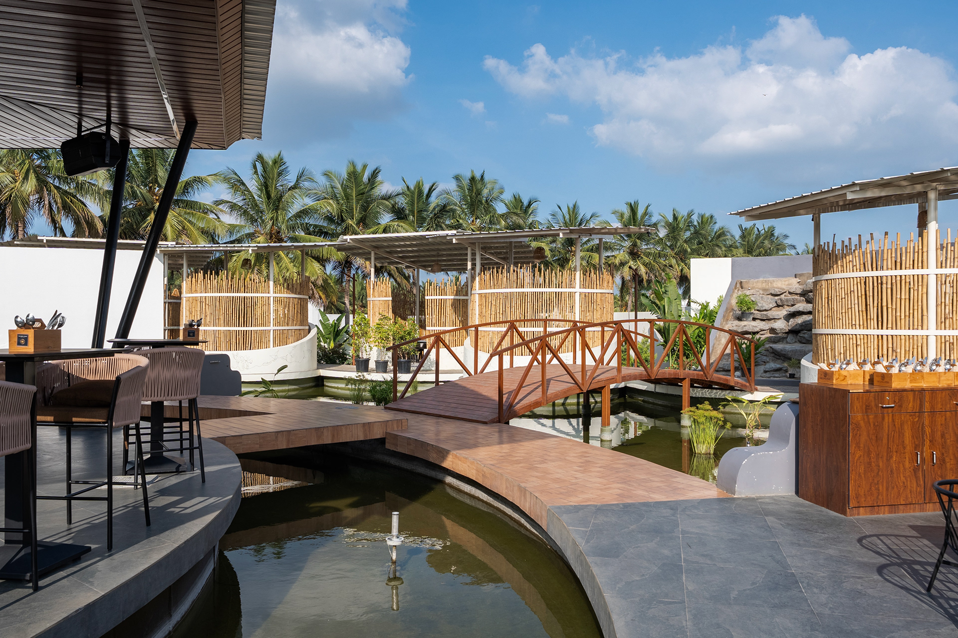 露台餐厅丨KARTHIK ARCHITECTS-20