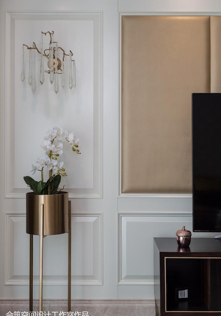 轻奢生活空间,金属质感与色彩的完美融合-10