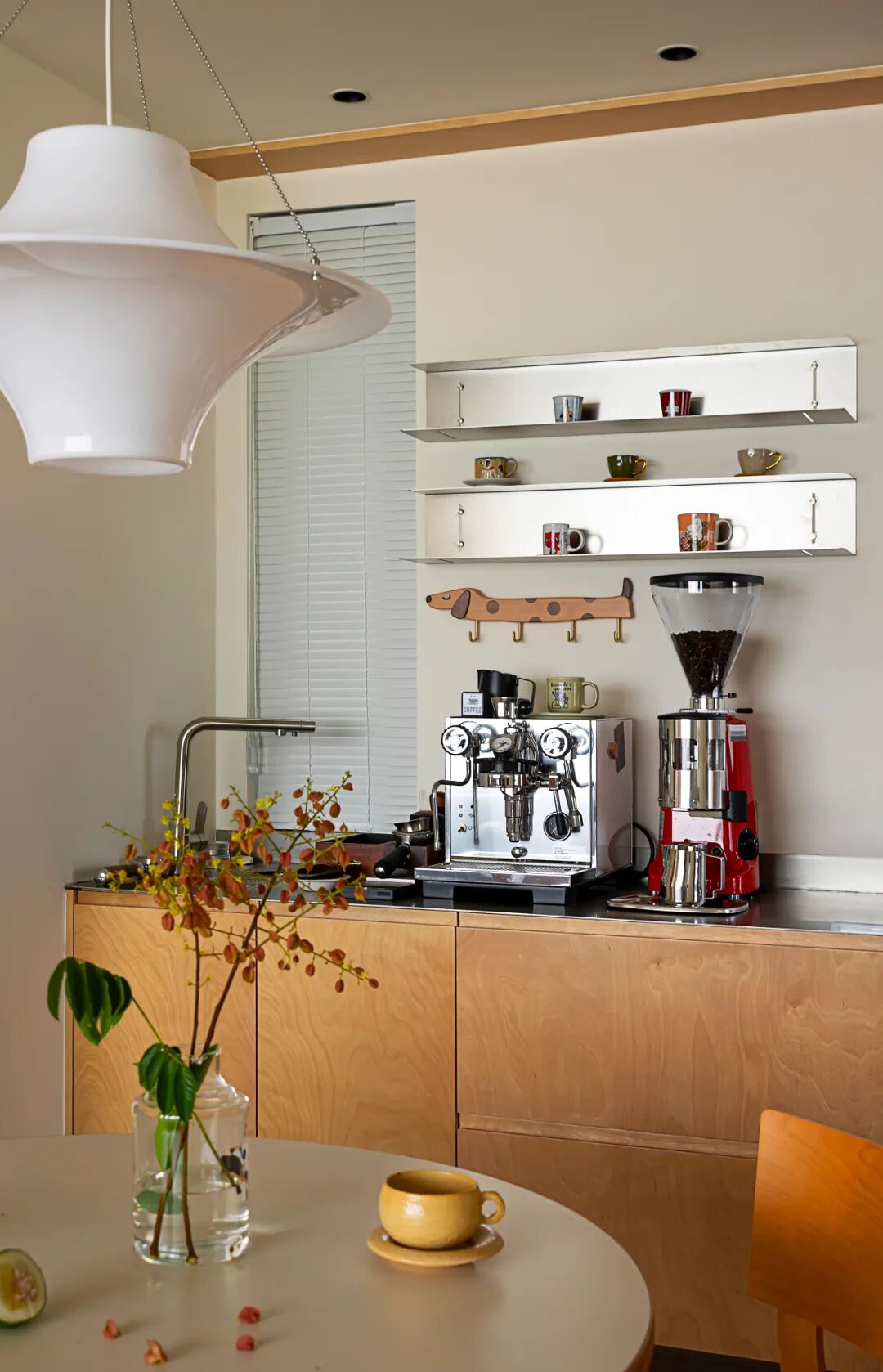 【新作】告别“样板间”：90后夫妻爆改精装房，打造纯粹包豪斯之家-31