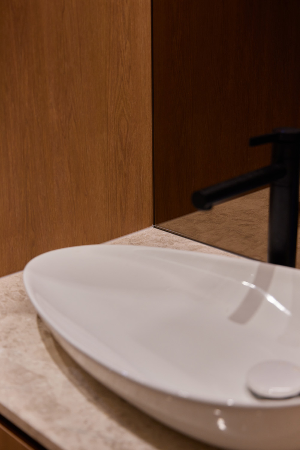 高级白色与木质，30 平米瑜伽中心的精致设计-19