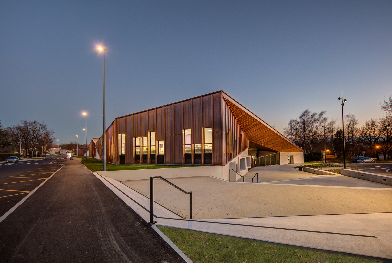 法国北佩利克学校 · 融入环境的创意建筑-9