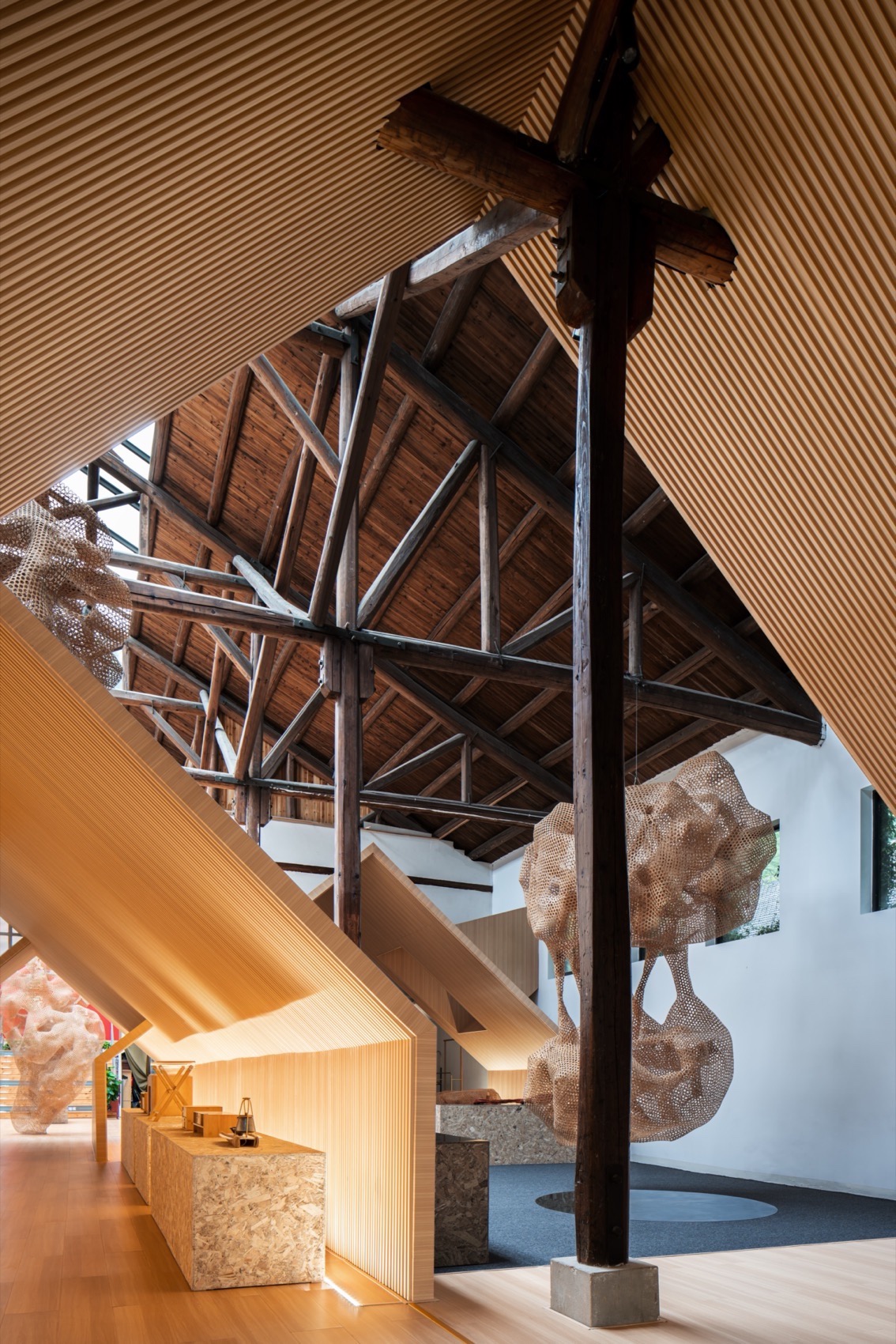 “仓中仓”媒体发布中心 | 旧仓库焕新生的空间魔法-15