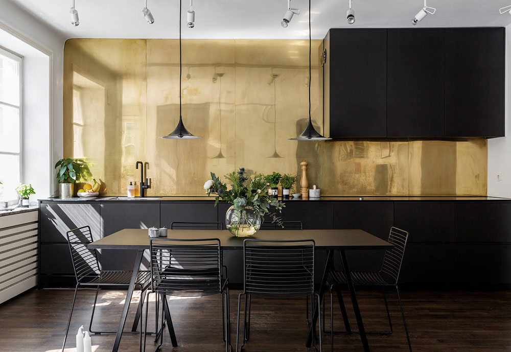 瑞典 65 平米开放式公寓 | 全透明卧室、亮丽铜墙、狭长衣帽间-4