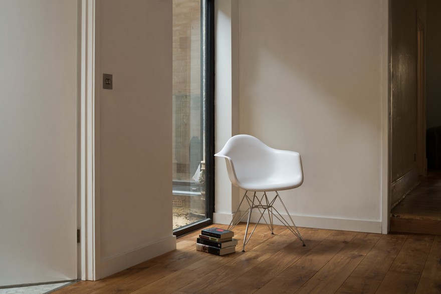 Extension of a Garden Flat Defined by a Dramatic Vaulted Oak Roof-14