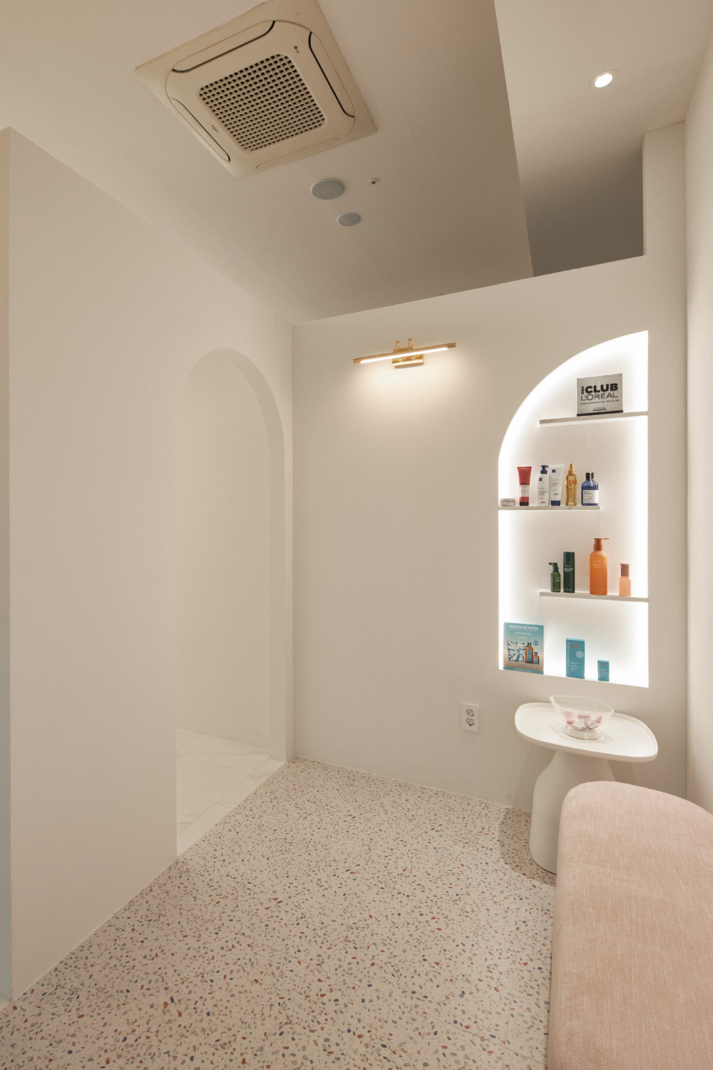 15 坪现代简约美容院，白色调诠释极简美学-15