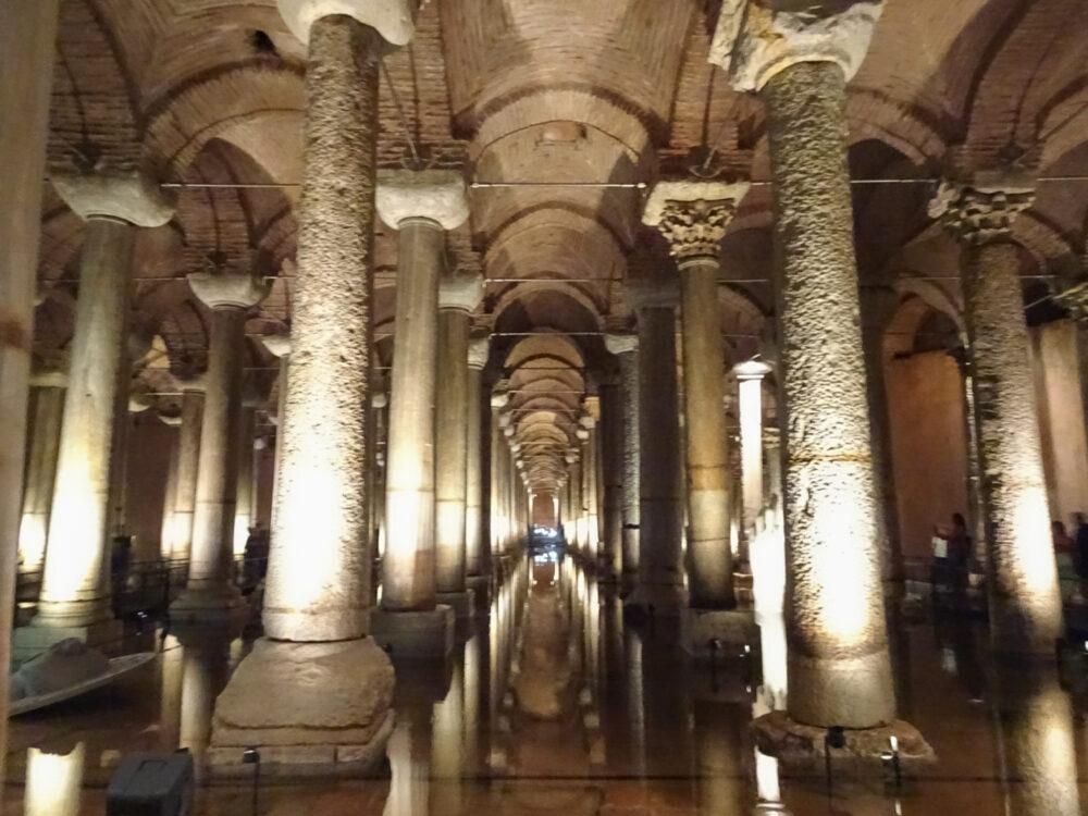 イスタンブールの地下宮殿（伊斯坦布尔的地下宫殿）丨不明-1