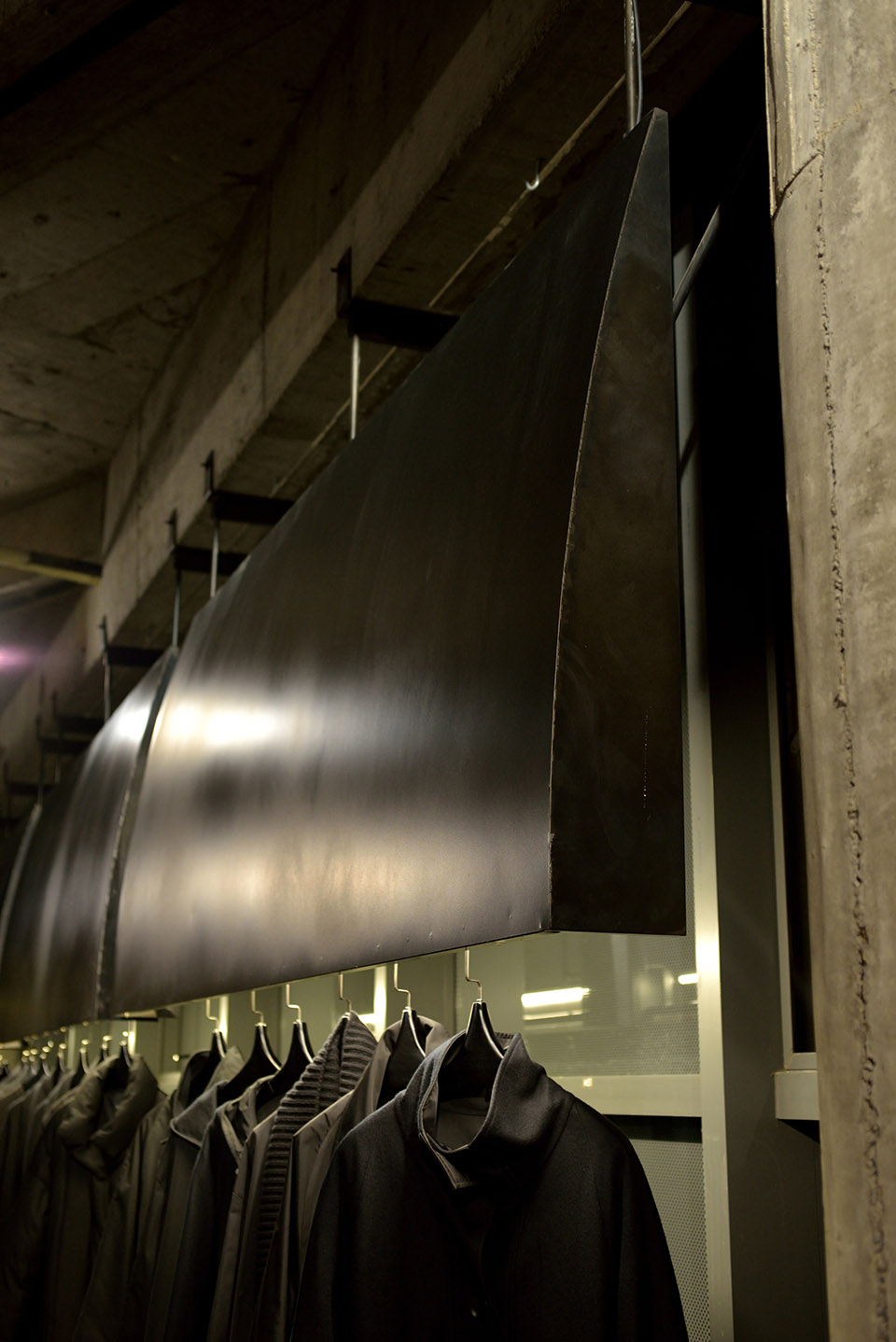 黑色斜面系统&黑壳HEIKE服装品牌概念店，中国 / 杭州啊嗯室内设计-47