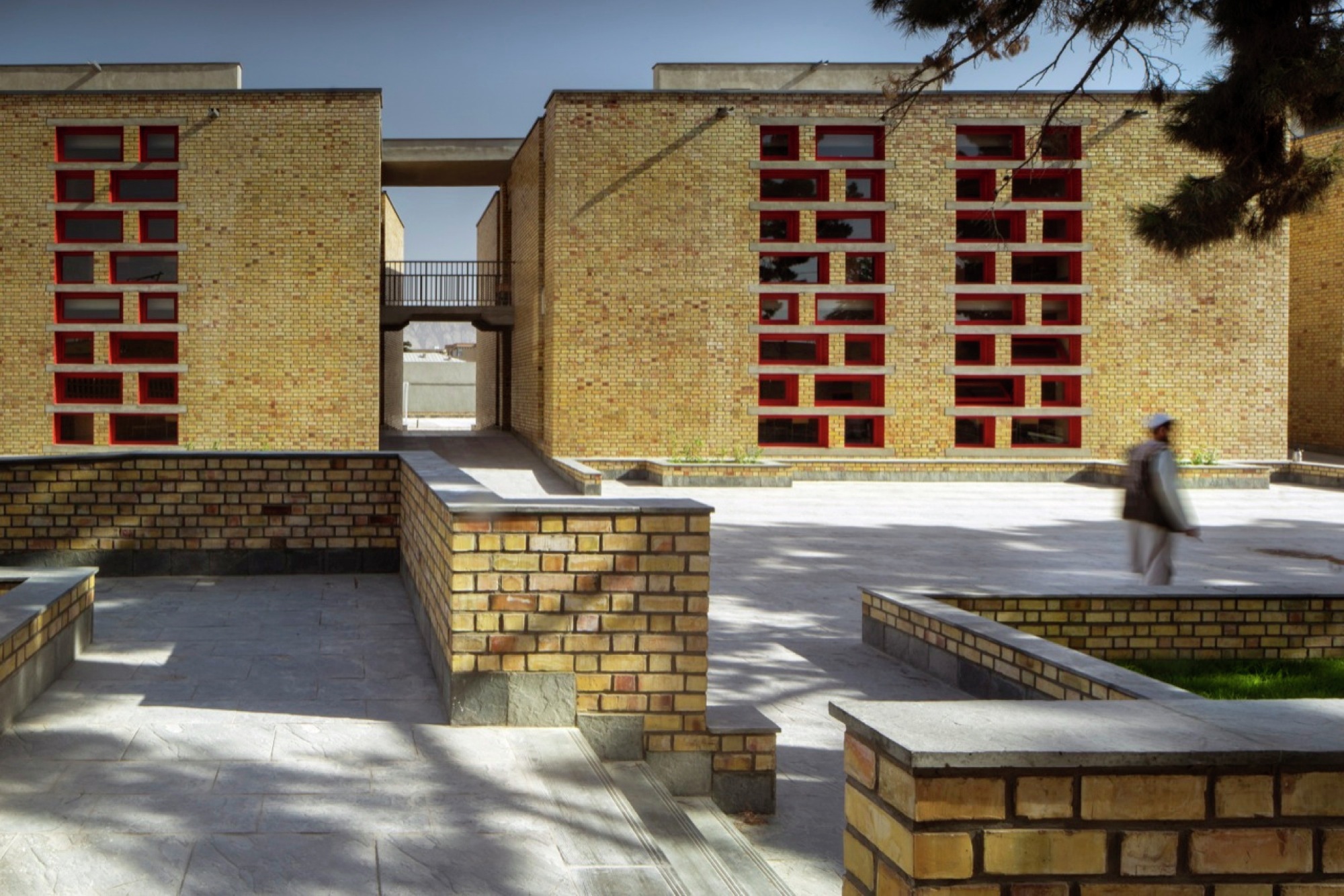 戈哈尔·卡顿女子学校丨阿富汗马扎里沙里夫-21