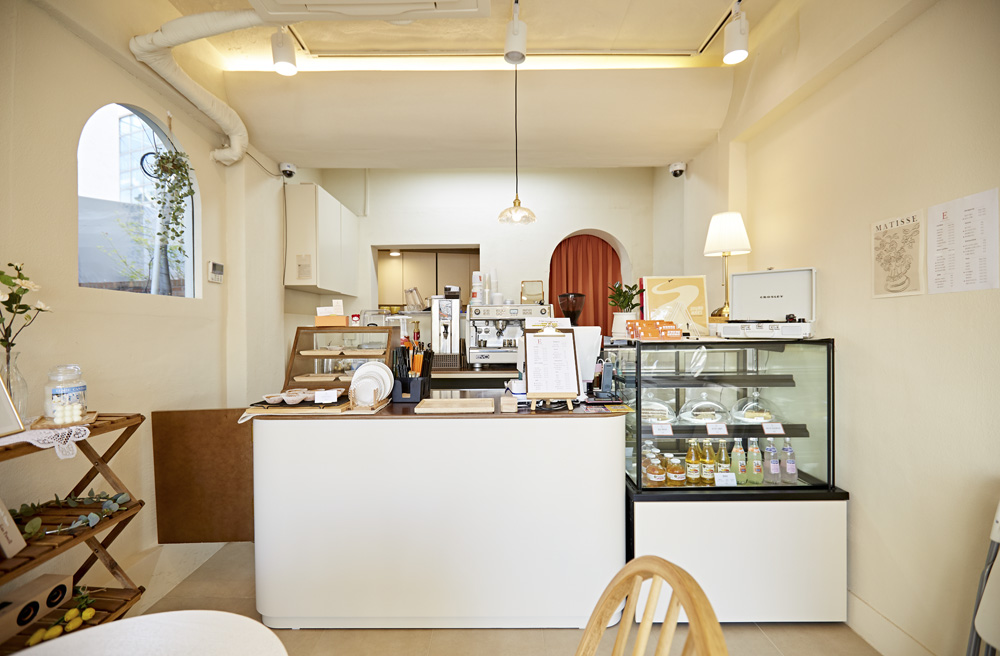 极简 8 坪咖啡厅，展现精致设计魅力-9