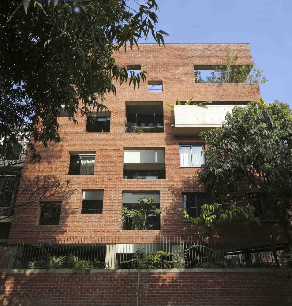 砖墙面纱 · 新德里拥挤社区中的宁静绿洲-56