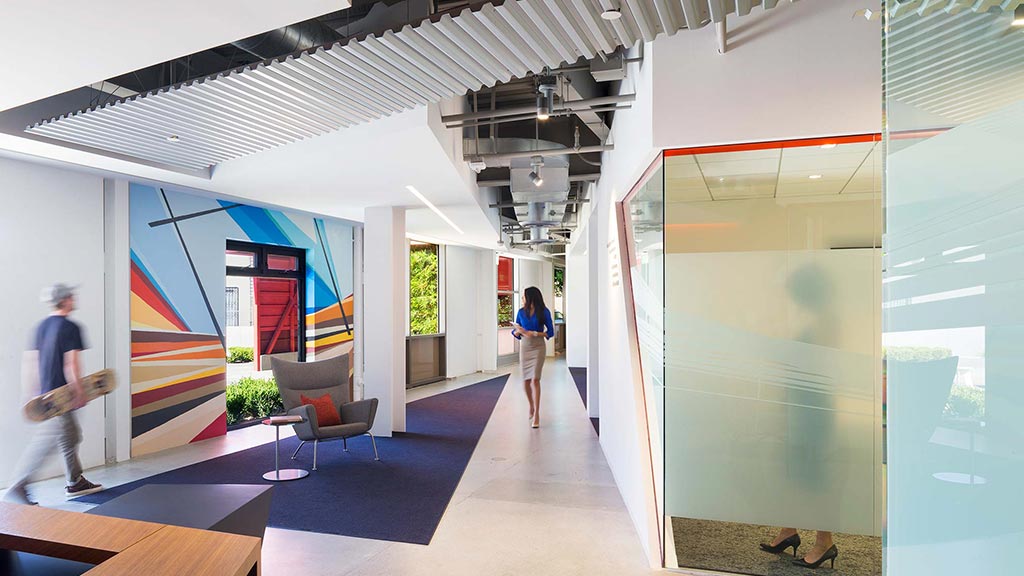 加州风情融入办公空间,Gensler 打造无界工作环境-1