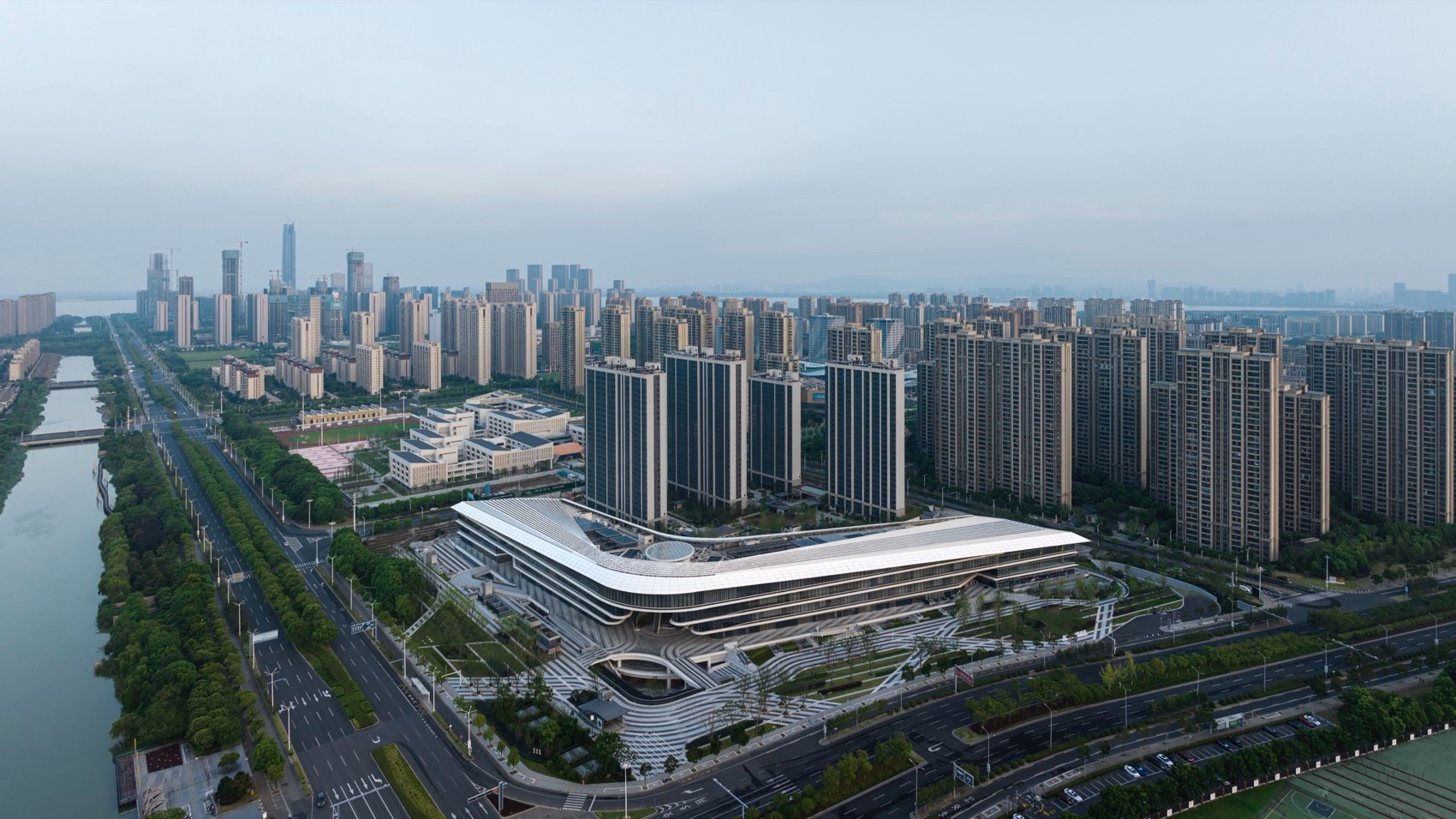 苏州吴江松陵大道公交总站丨中国苏州丨日建设计-7