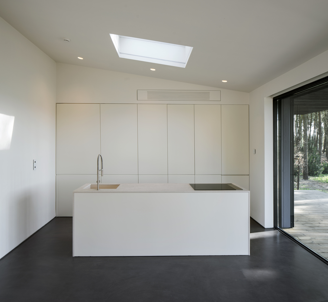 葡萄牙林中的两个黑色小屋-33