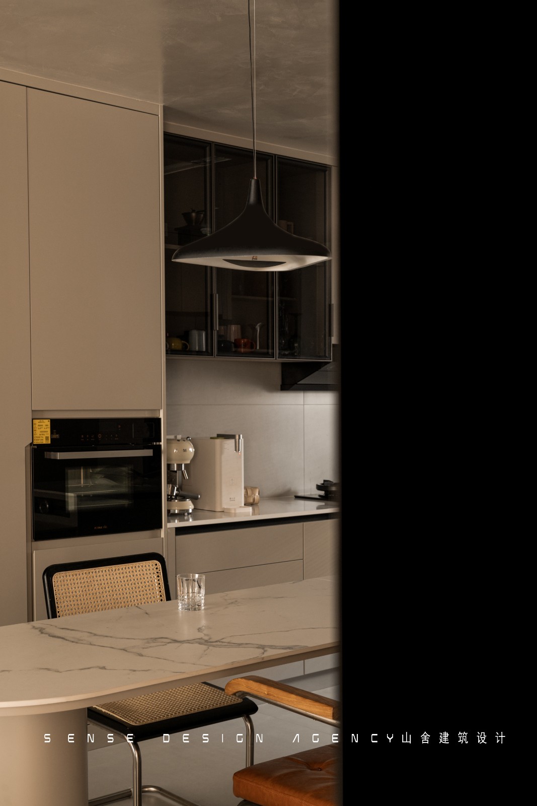 低调“微水泥”与中古家具的新玩法-24