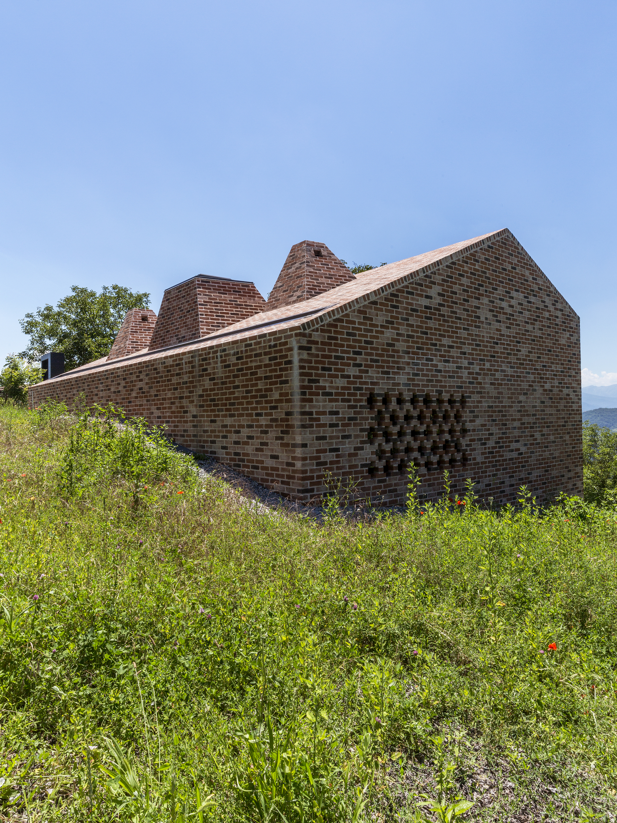 A Window on the Langhe House  / Studioata-11