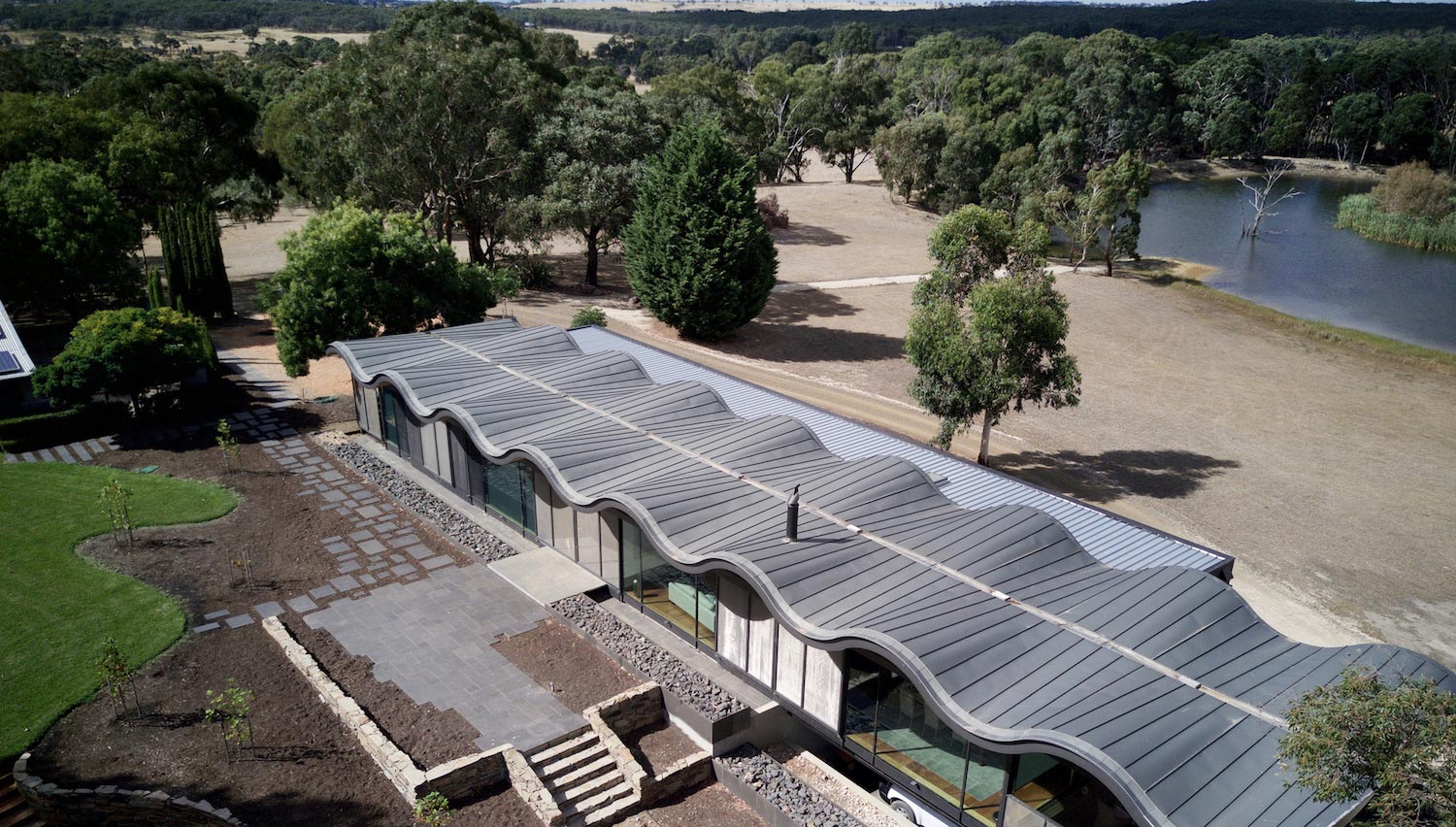 Lauriston House by Seeley Architects a floating sinuous roof placed on a contemporary glass house   CAANdesign  Architecture and home design blog-20