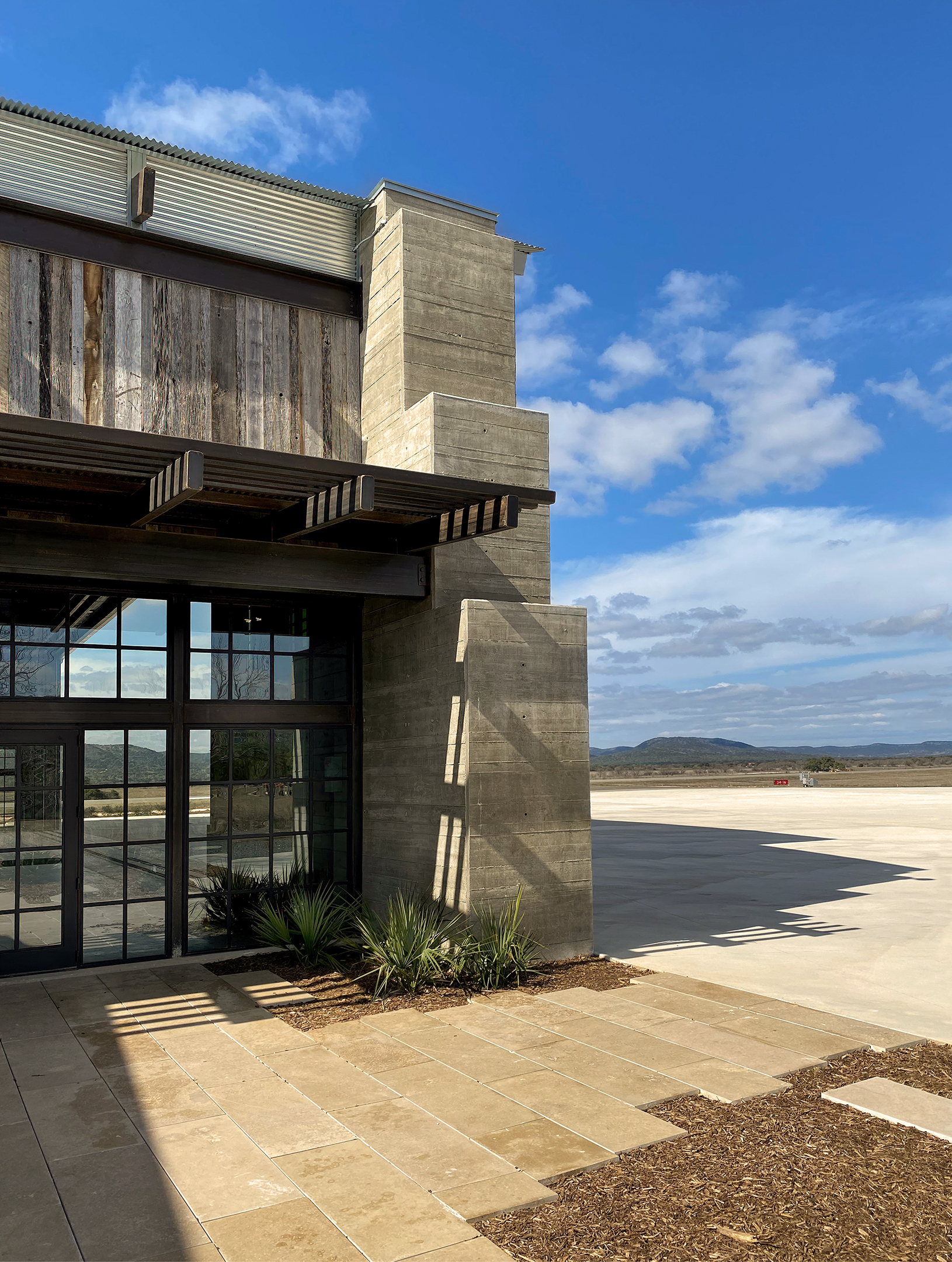 GHOST HANGAR · 致敬二战传奇的航空博物馆丨美国丨JOHN GRABLE ARCHITECTS-19