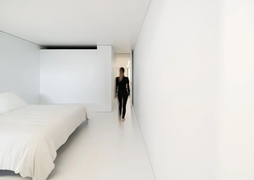 瓦伦西亚纯白极简美学私宅丨Fran Silvestre Arquitectos-37