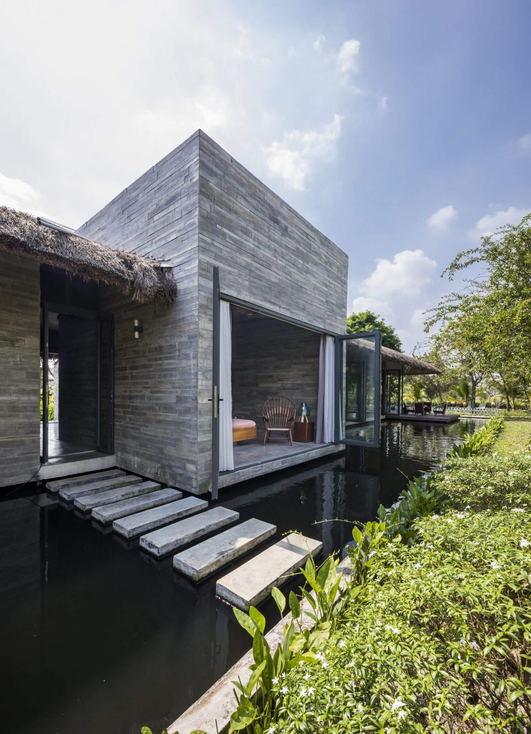 Am House · 越南带茅草屋顶的花园住宅-5