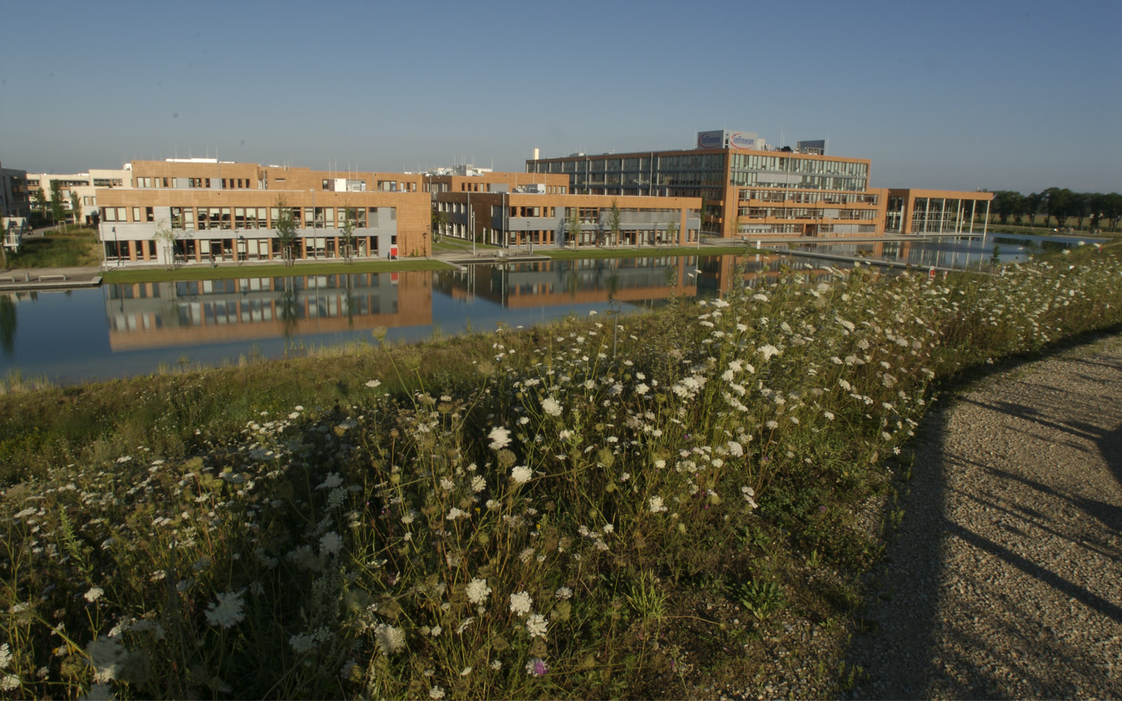 Infineon 总部绿色办公园区，模块化设计呈现人性化城市格局-2