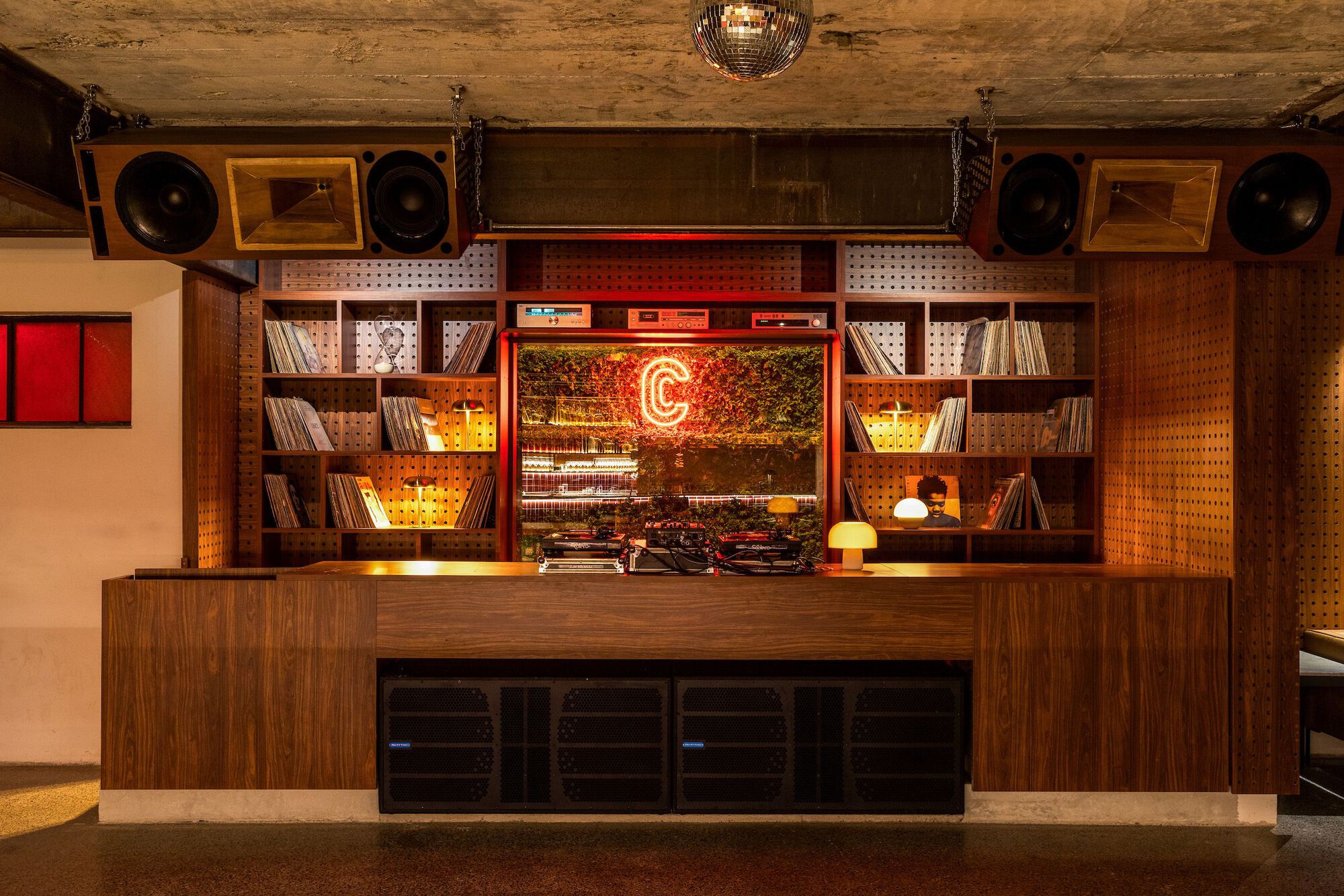 酒吧餐厅丨巴西丨Küster Brizola Arquitetos-31