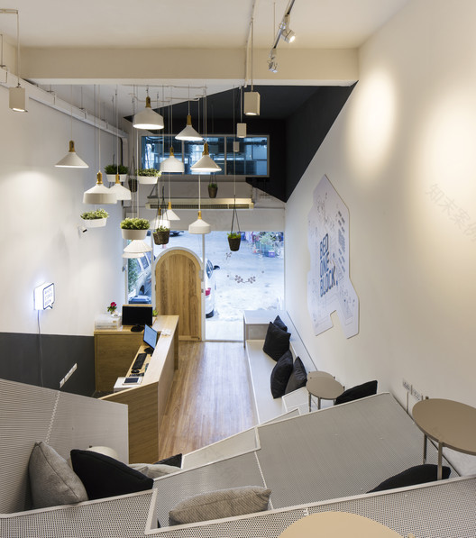 泰国"Bed One Block Hostel" 以小见大,社交空间与私密空间的完美平衡-16