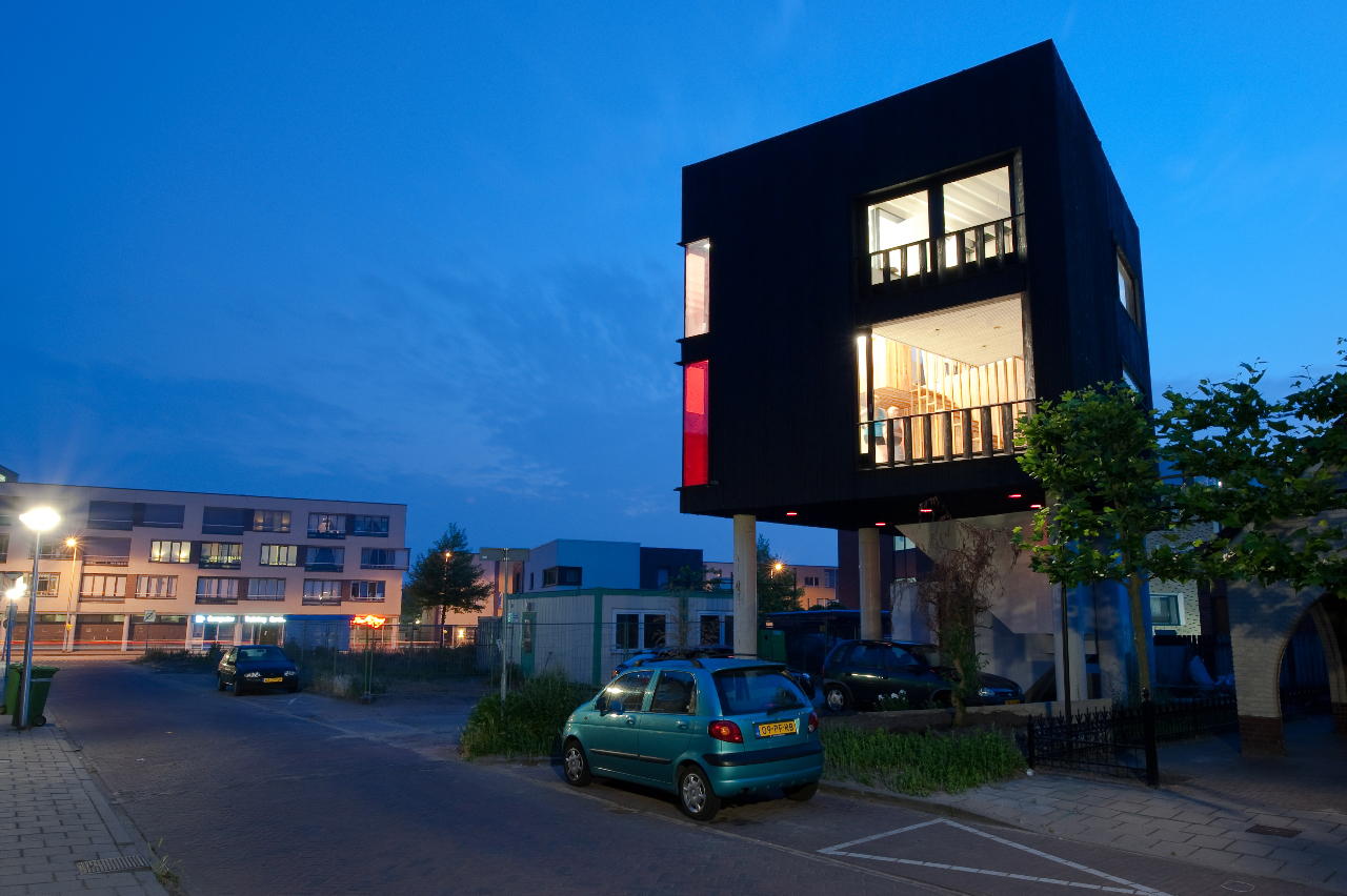 荷兰恩斯赫德住宅——混凝土支柱上的私密木盒-17