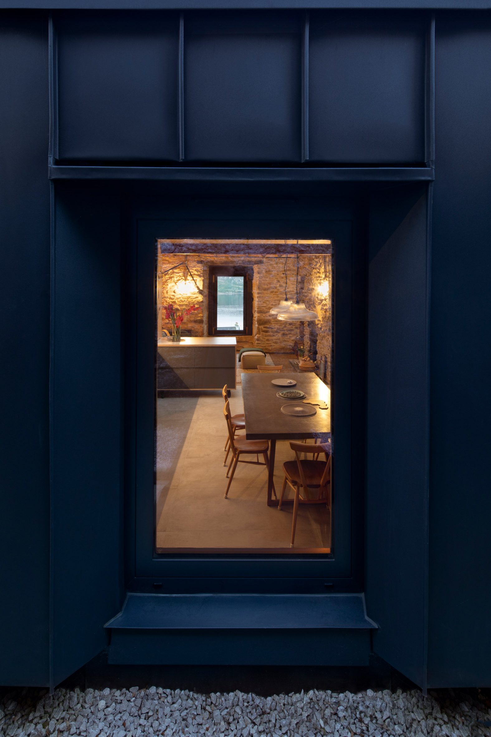 技术之宅 | 苏格兰乡村的现代金属住宅-15