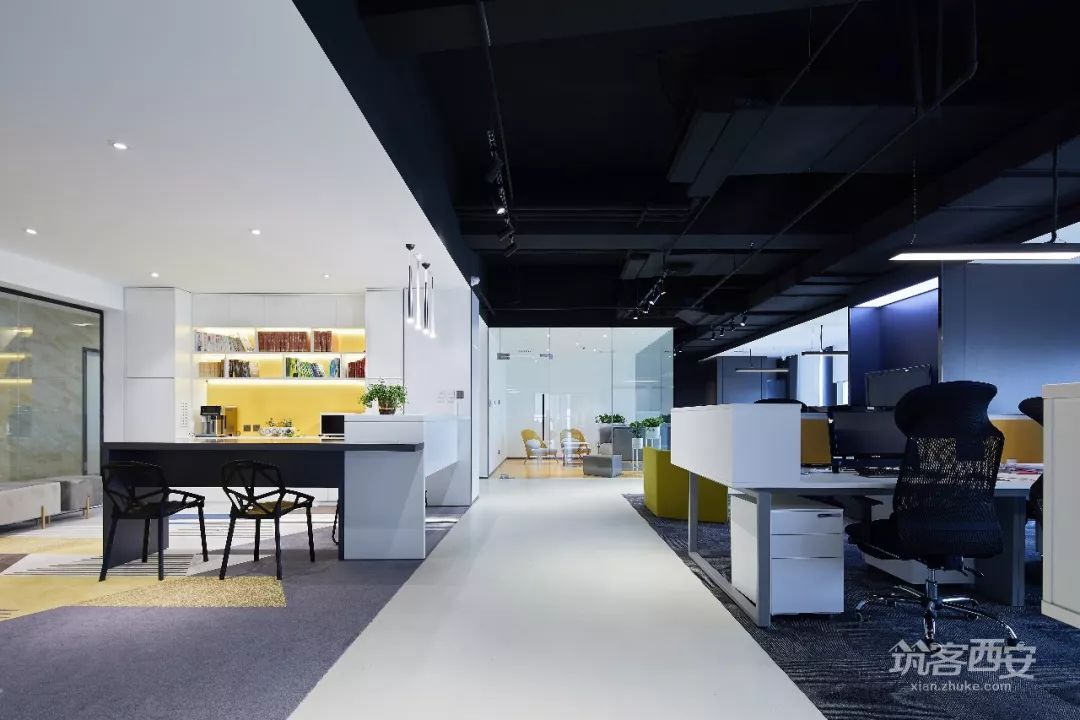 现代简约风格打造网络科技公司炫酷空间-26