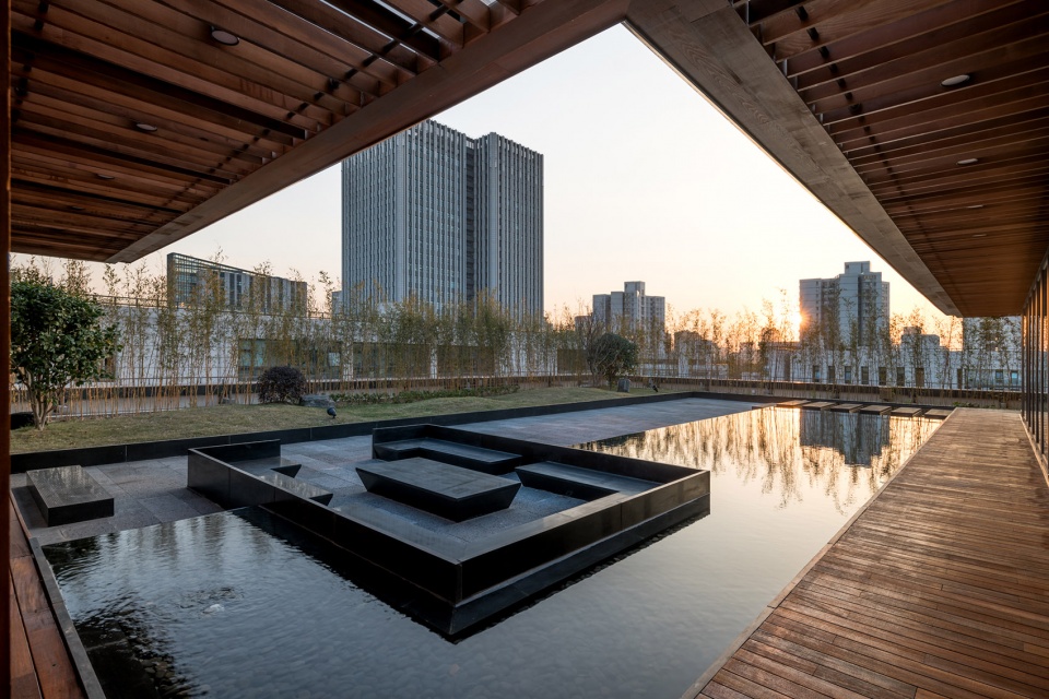 上海屋上三间会务空间·致正建筑的轻钢架构绿意空间-43