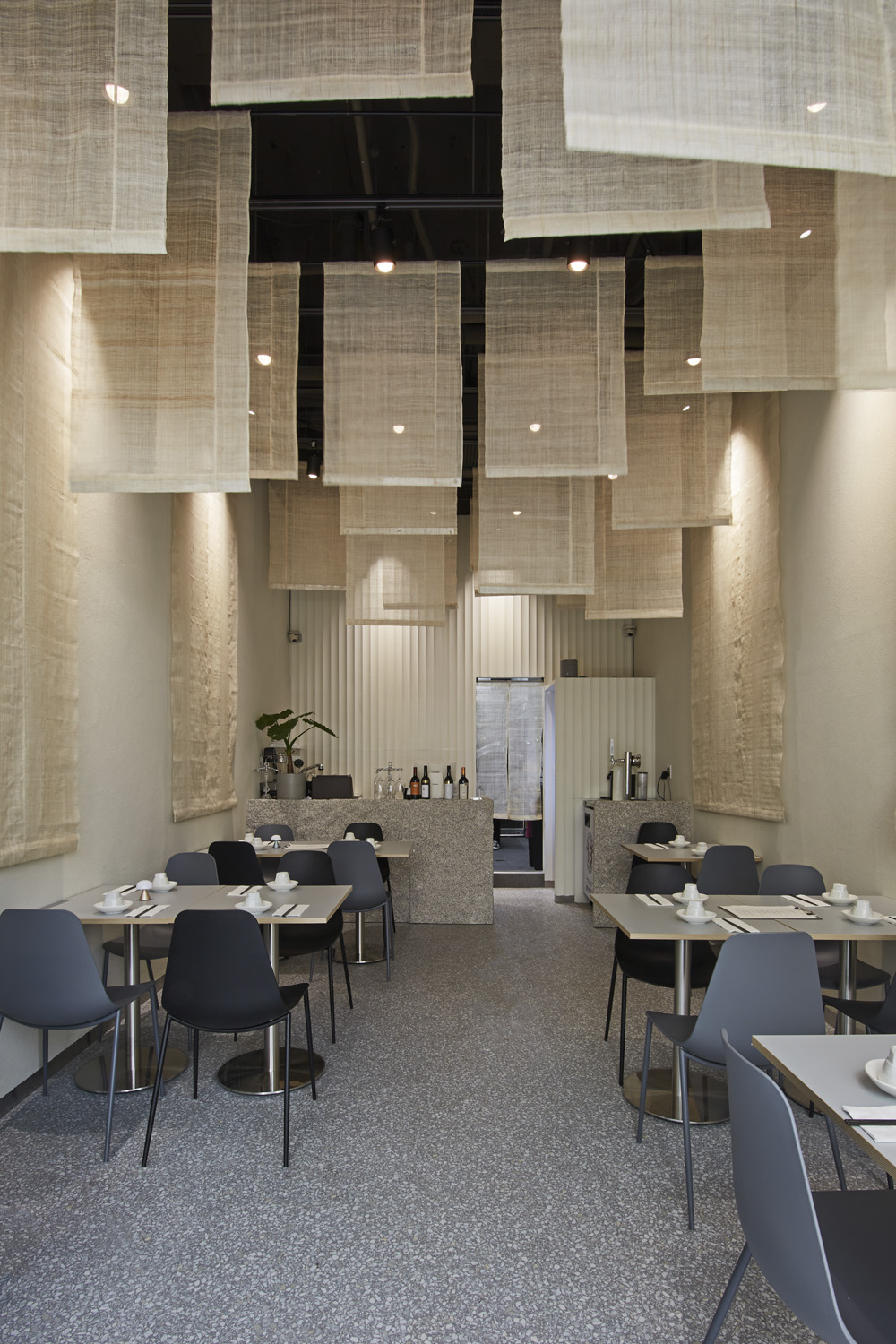 东方韵味的 12 平米 Wine Bar 设计-3