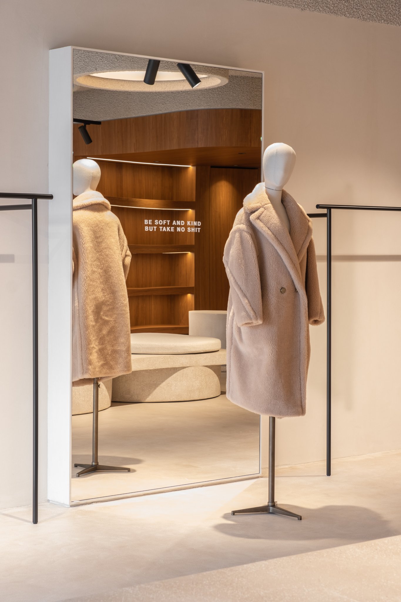 荷兰埃因霍温 Bylotte 高端时尚店丨Studio & Space-19