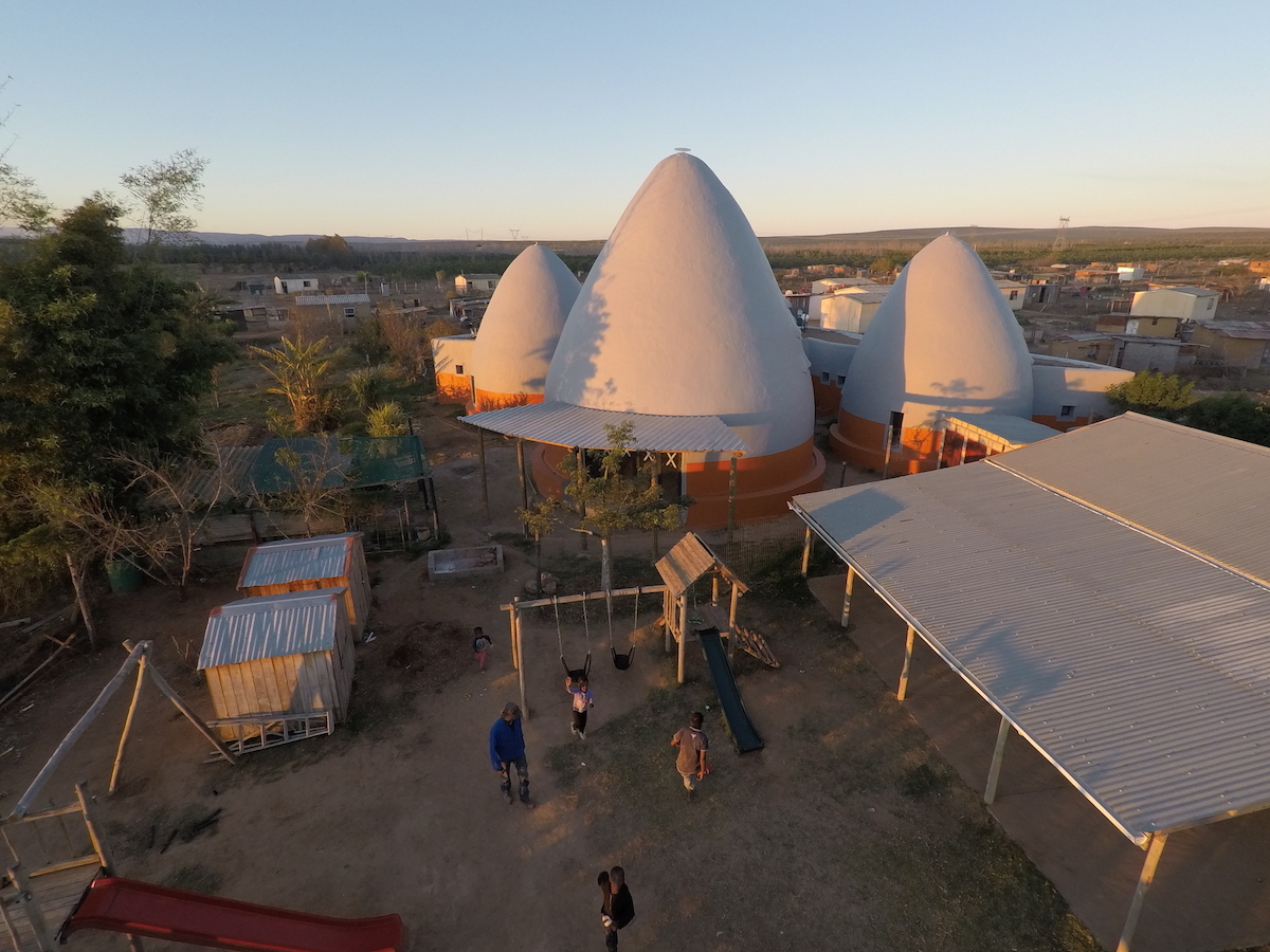 南非 Langbos 社区儿童中心 | 土筑多功能空间-15