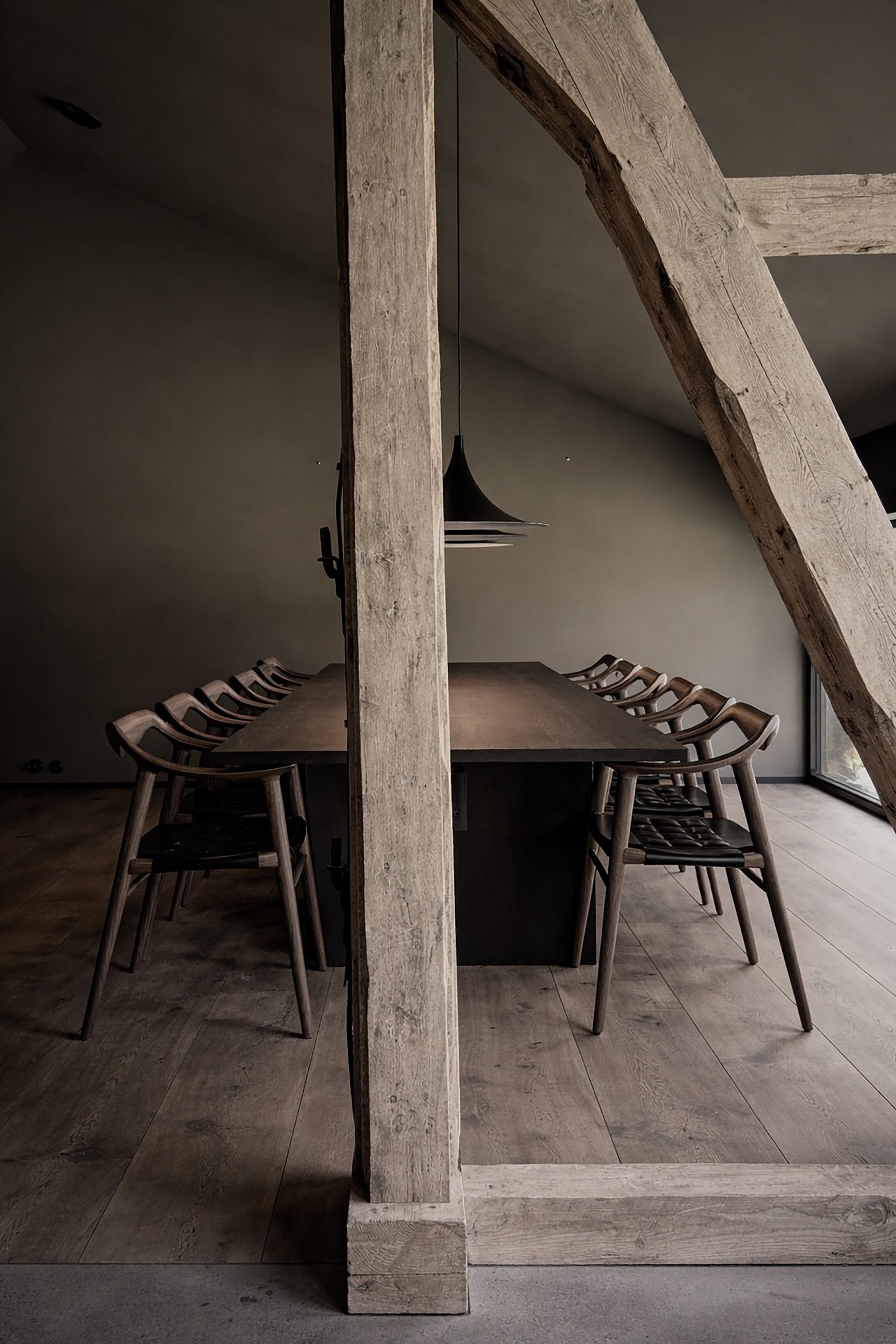 尼卡厨房餐厅21号 24号
说明:由于不清楚21 24具体所指,推测可能是餐厅的门牌号之类,所以按此顺序翻译如果有更多背景信息可进一步准确翻译 丨挪威丨OFFICE INAINN-28