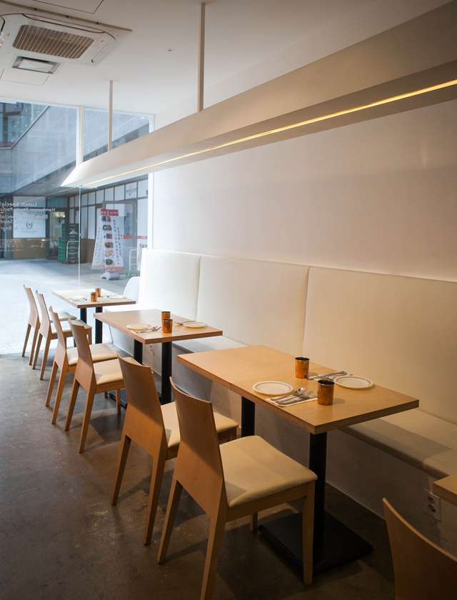 红色小门脸的简约魅力-5