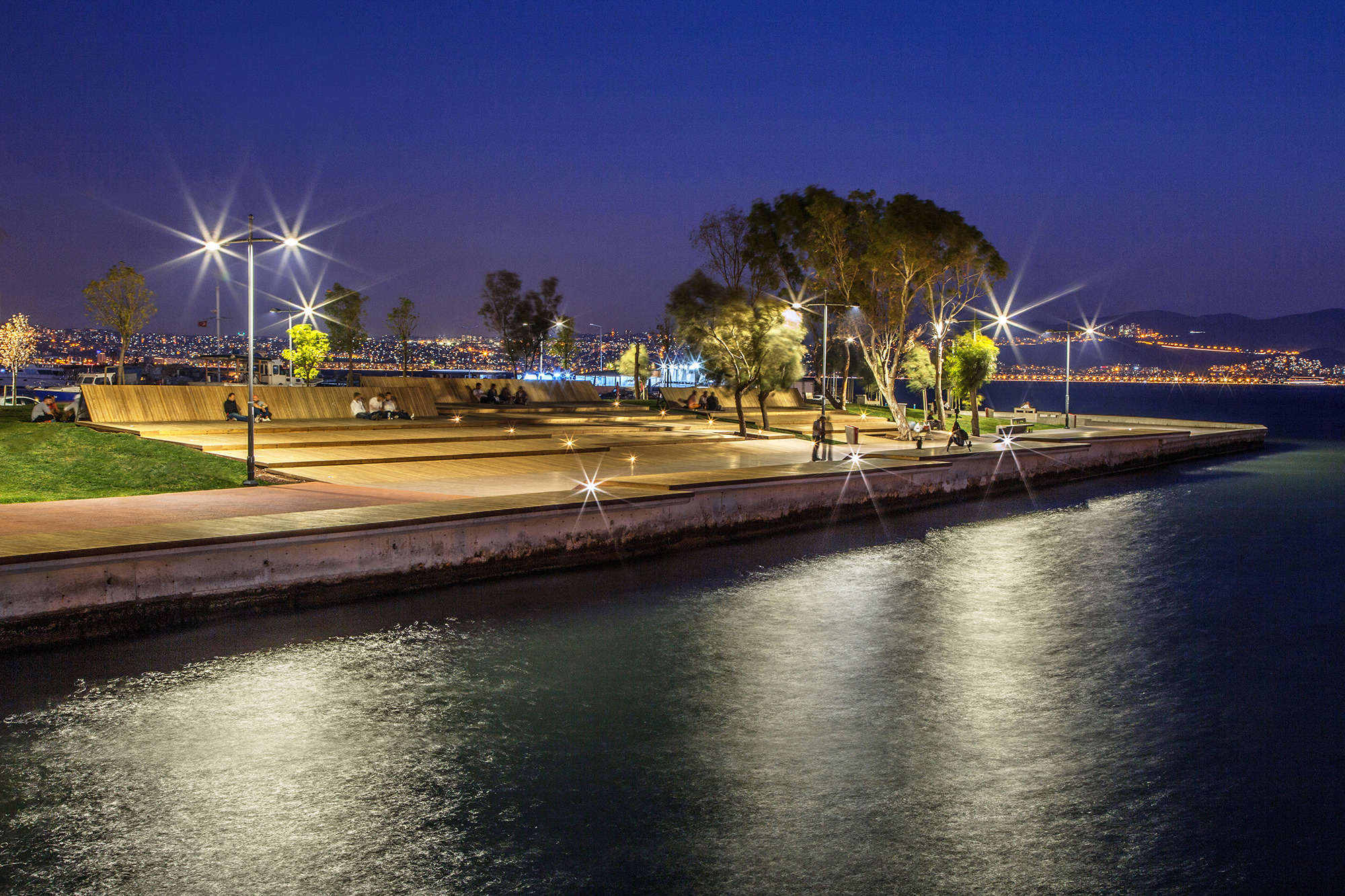 伊兹密尔海滨重塑项目 · Bostanlı日落休息室&人行天桥-49