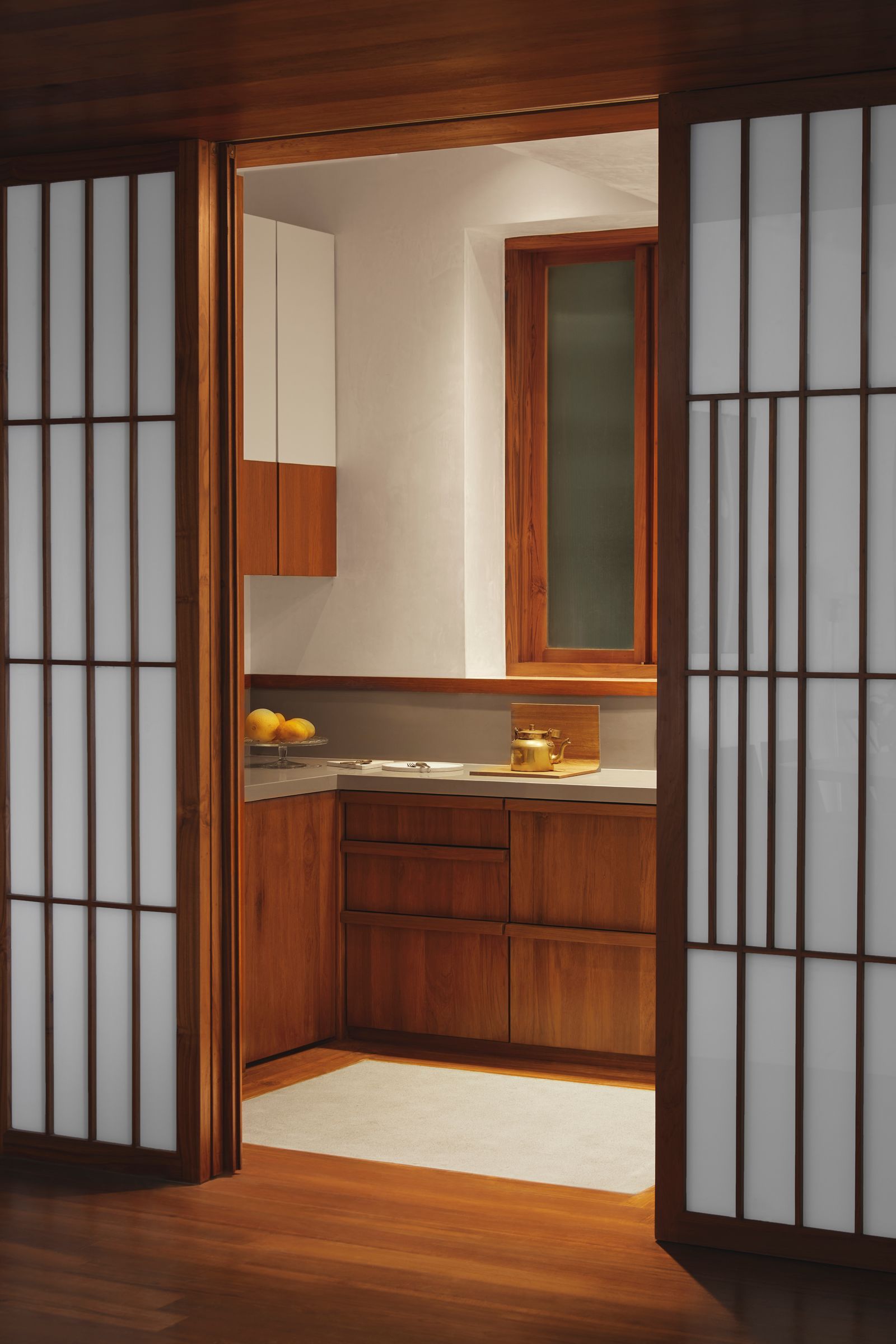 孟买科拉巴经典装饰艺术建筑内的当代公寓丨Atelier Varun Goyal-22