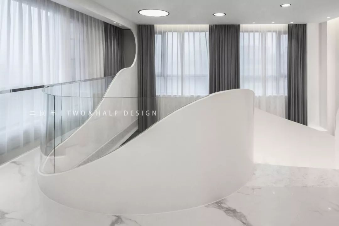 灰色调空间中的光影探索-15