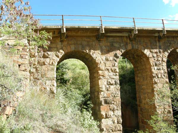 NZASM 东部线跨 Dwaalheuvel Spruit 的五拱桥丨南非丨WARREN and ROYCE-11