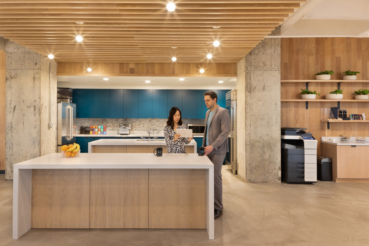 Austin 初创公司 RigUp 现代温馨办公空间-30