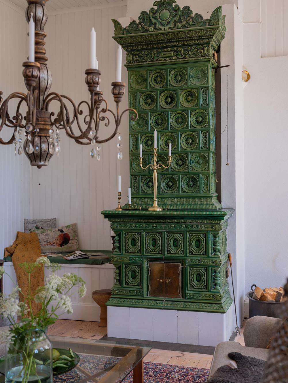 瑞典老村校改造的大型明亮别墅-15