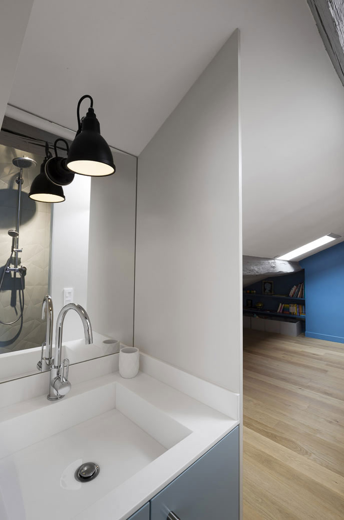 巴黎蓝色调功能性公寓设计-14