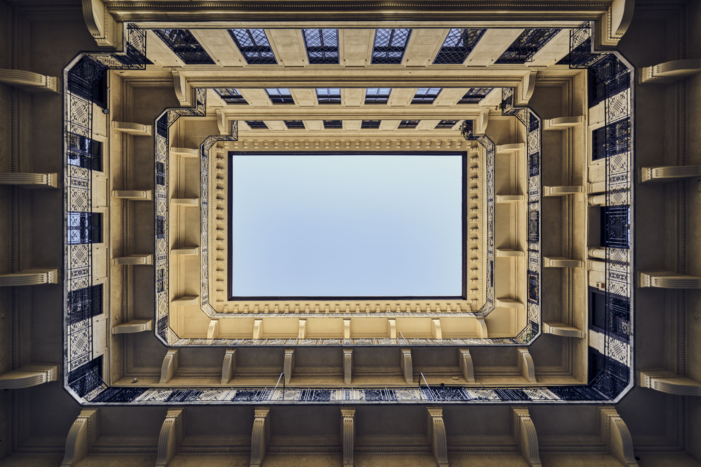 布达佩斯内部庭院 2 号丨HungaryBudapest-10