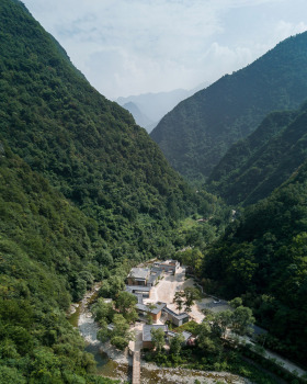 秦岭插头崖游客中心