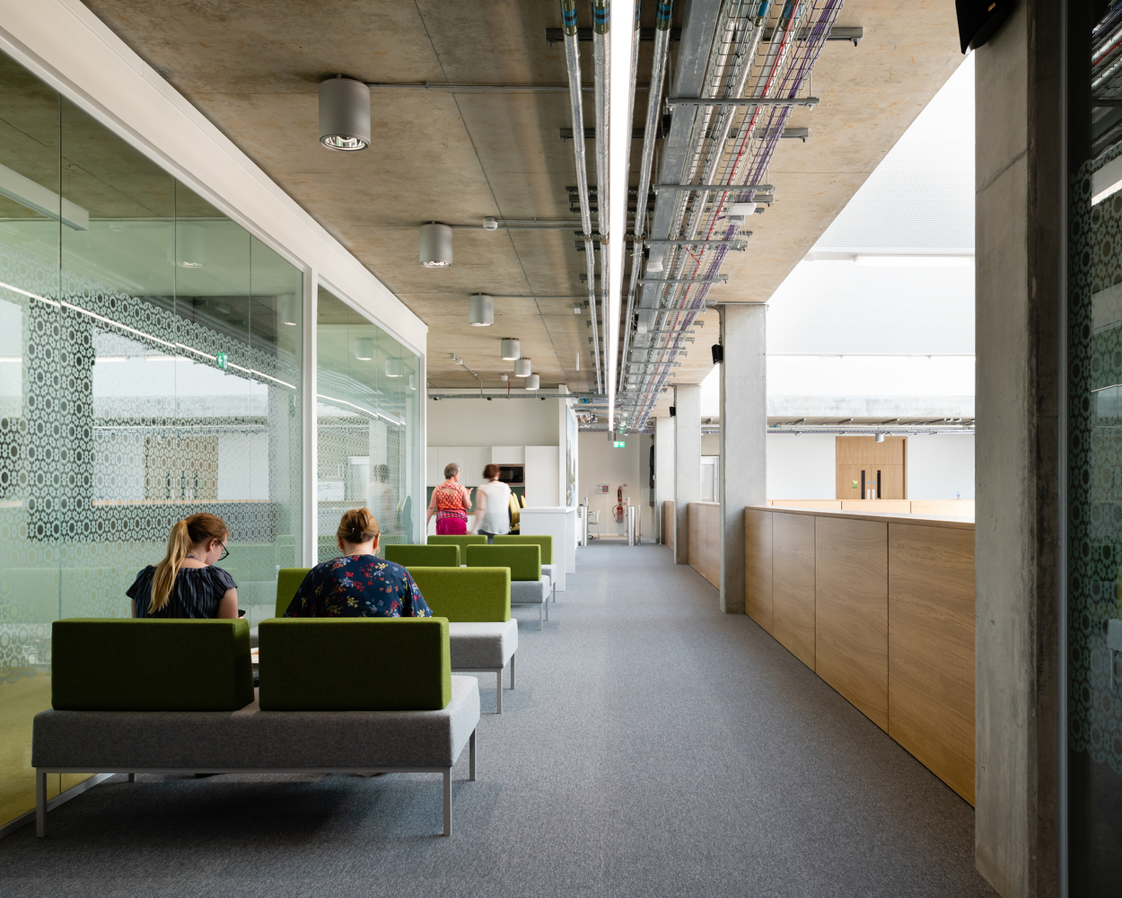 邓巴顿市中心再生催化剂—— Keppie 建筑事务所新作-40